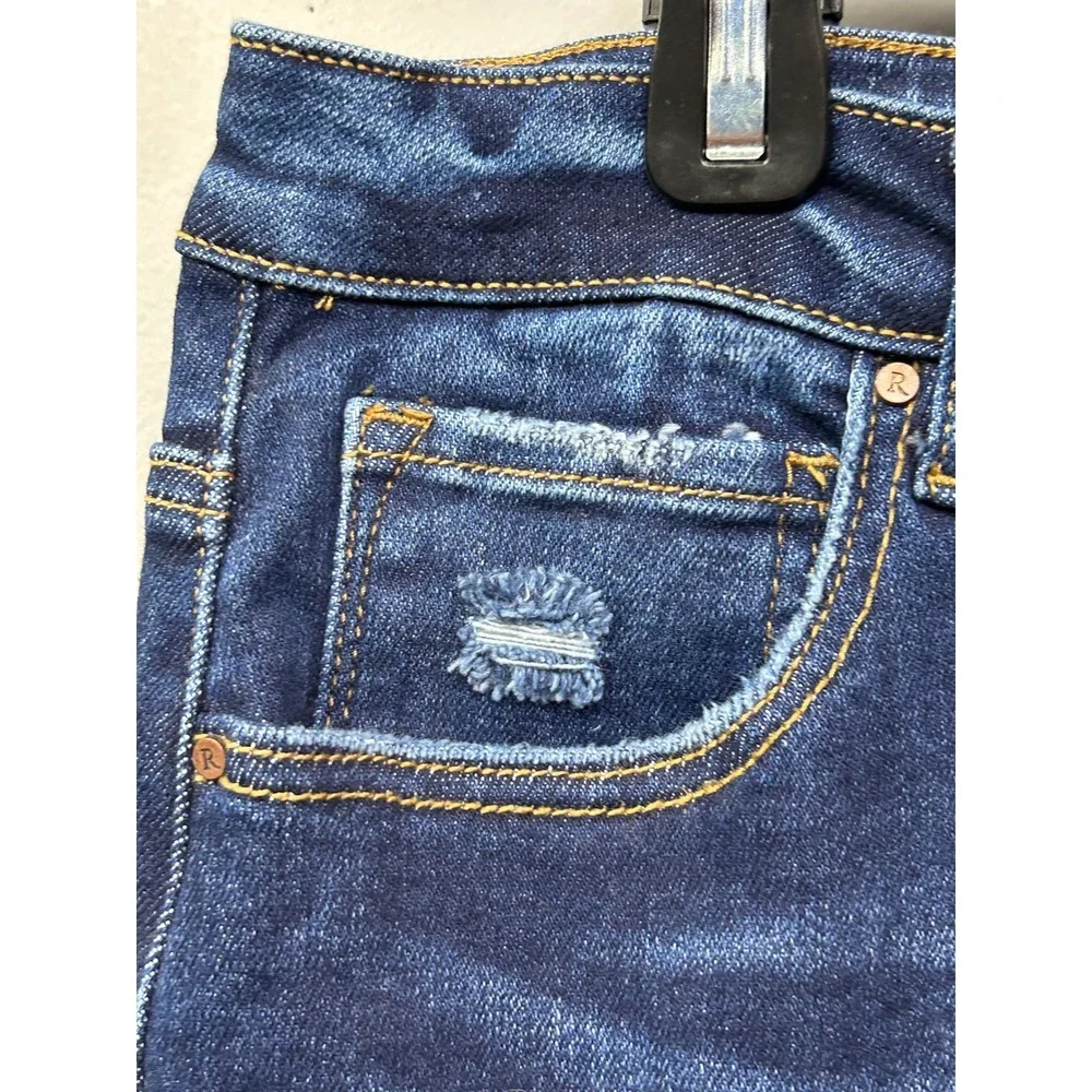 Risen Jeans silhouette will asymmetrical
